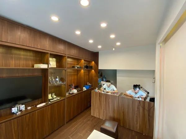 Hình ảnh đội ngũ kỹ thuật viên lành nghề 24h Watches Service