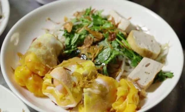 Quán bánh cuốn ngon và giá rẻ nhất ở Quận 5, nơi bạn có thể thưởng thức những chiếc bánh cuốn thơm ngon với giá vô cùng phải chăng.