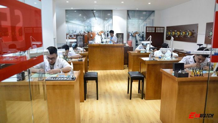 Hình ảnh xưởng đào tạo hiện đại tại EraWatch