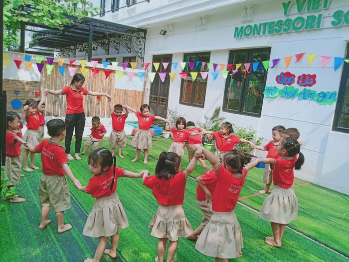 Khoảnh khắc đáng yêu tại Ý Việt Montessori School