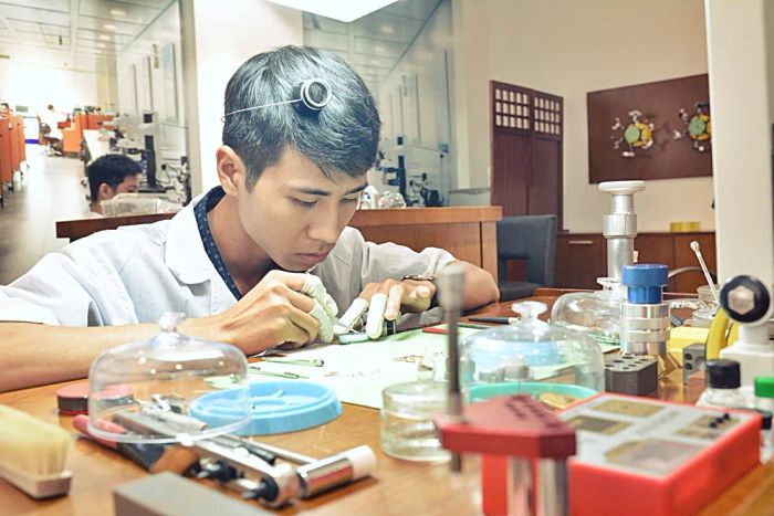 Hình ảnh đội ngũ kỹ thuật viên chuyên nghiệp Service Watch