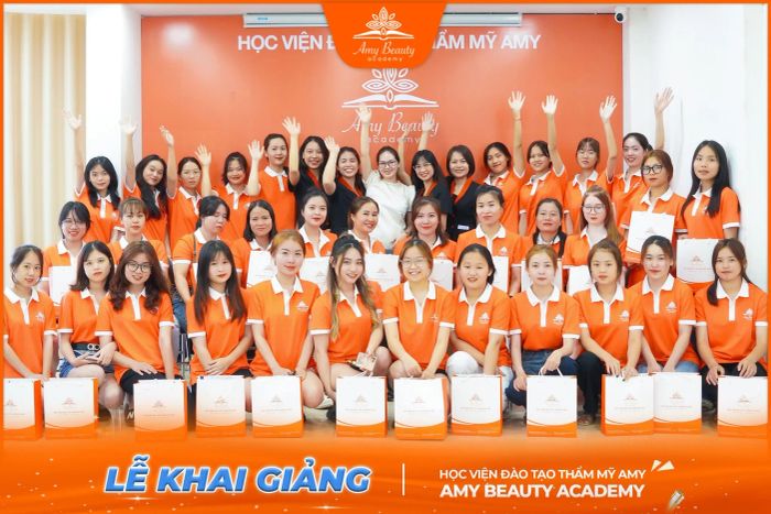 Hình ảnh thực tế về môi trường đào tạo chuyên nghiệp tại Học viện Thẩm mỹ AMY