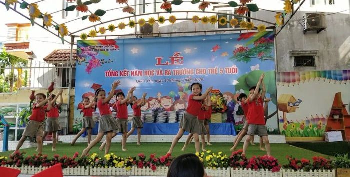 Khu vui chơi ngoài trời tại Trường Mầm non Thị trấn Quốc Oai A
