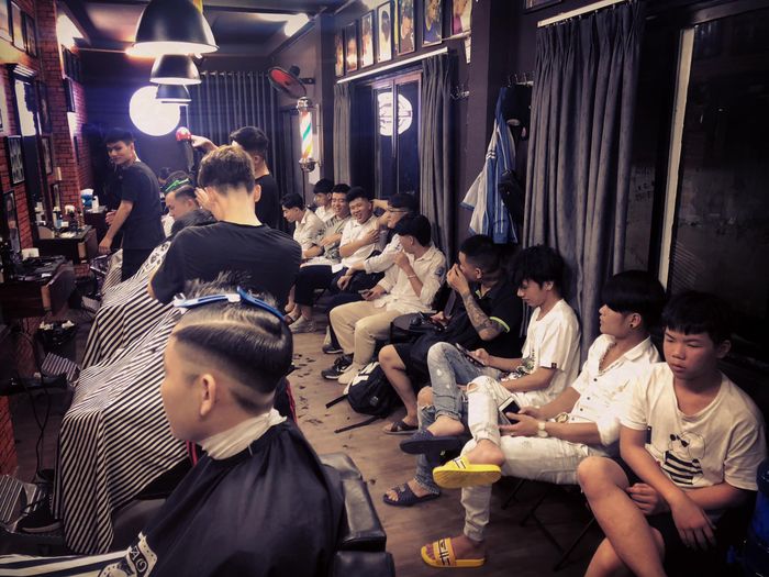 Không gian ấn tượng tại 3LY Barbershop