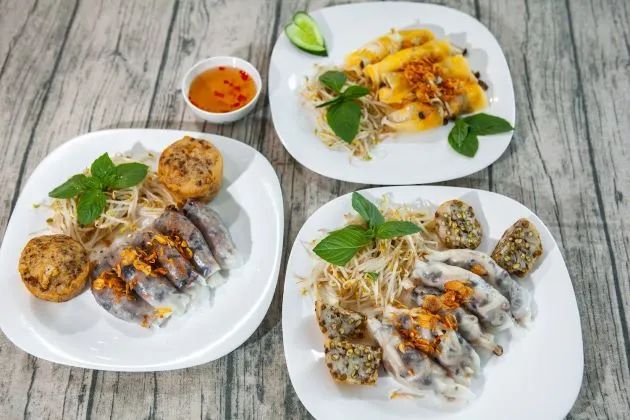 Bánh cuốn ngon, giá cả phải chăng, phù hợp cho mọi thực khách khi đến Quận 5. Quán luôn được ưa chuộng vì sự kết hợp giữa chất lượng món ăn và giá trị hợp lý, chắc chắn sẽ làm hài lòng bạn.