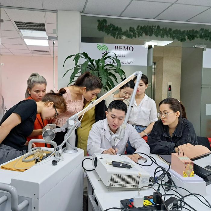 Hệ thống trang thiết bị tân tiến tại trung tâm đào tạo thẩm mỹ BEMO Edu