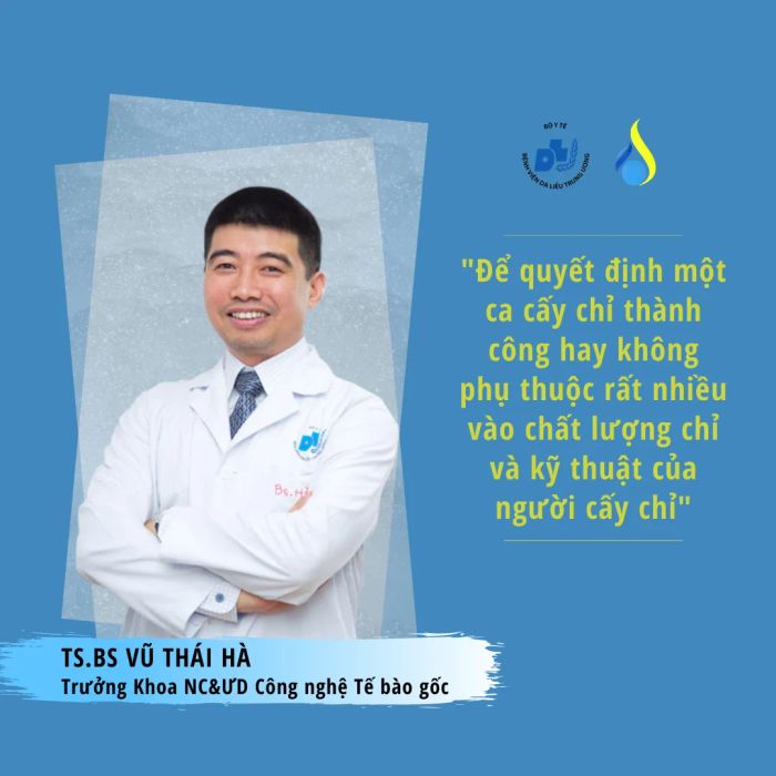 TS.BS Vũ Thái Hà trong buổi khám và tư vấn cho bệnh nhân