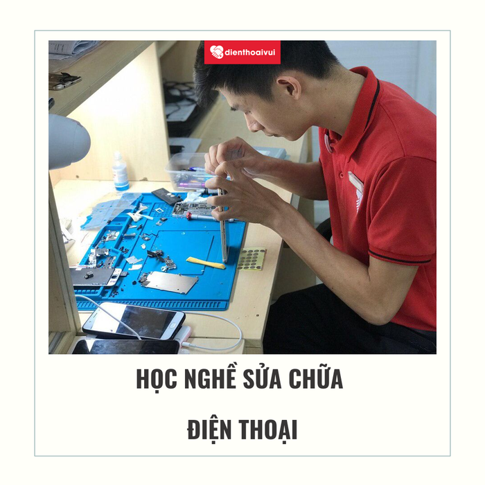 Học viên thực hành tại xưởng Điện Thoại Vui