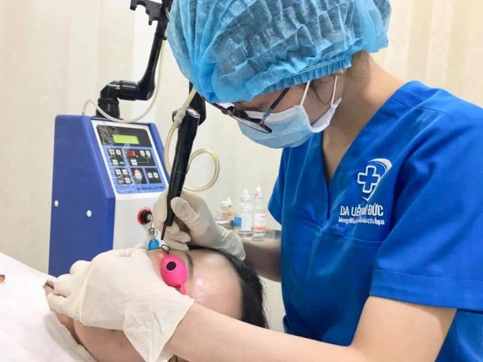 Hệ thống máy móc tiên tiến tại Phòng Khám Da Liễu Hồng Đức - Ảnh 2