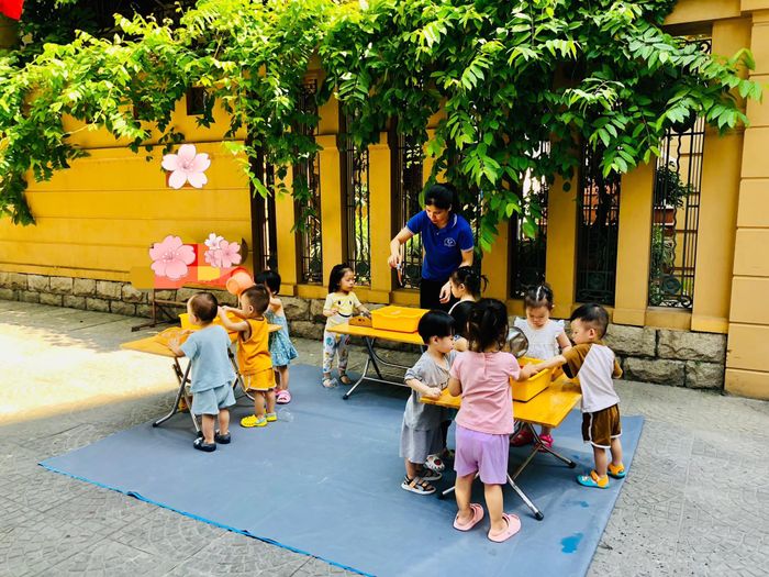 Góc vui chơi ngoài trời đầy màu sắc tại Elephanta Kindergarten