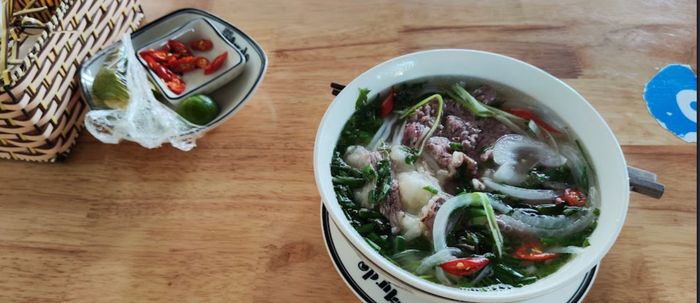 Hình ảnh tô phở thơm ngon tại Phở Tự Do 39 Cầu Gỗ