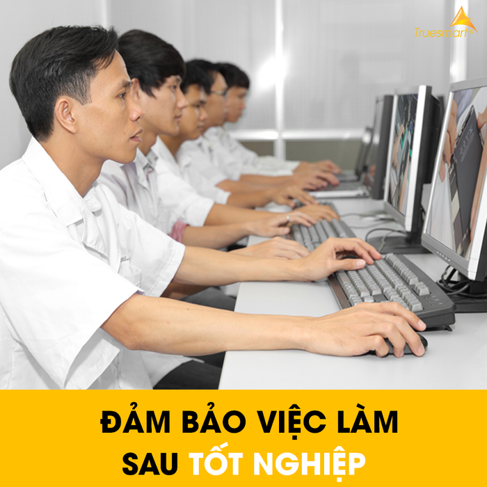Học viên thực hành tại xưởng TrueSmart