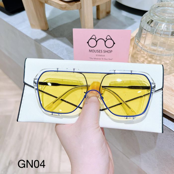 Không gian ấn tượng tại Kính Mắt Mouses Shopp
