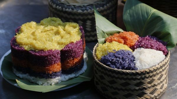 Xôi ngũ sắc rực rỡ - Sắc màu văn hóa Tết người Nùng