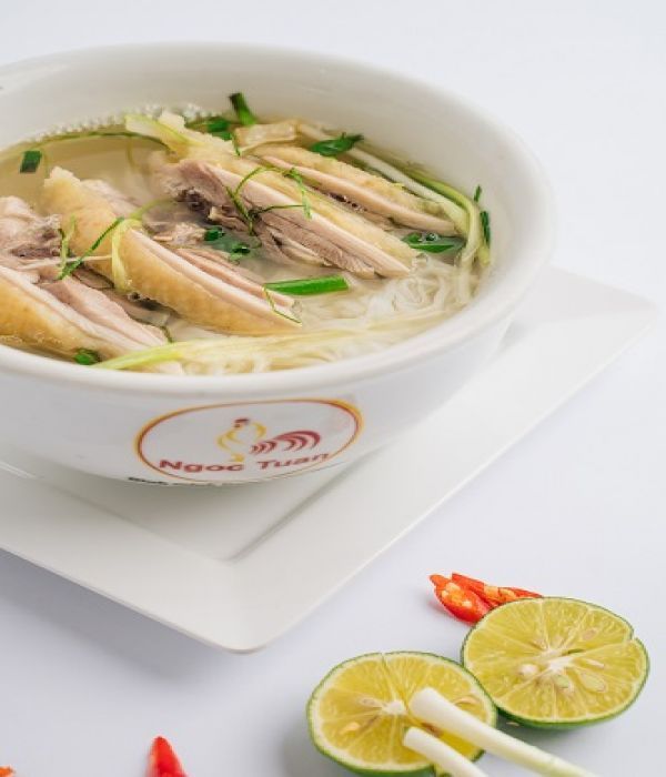 Phở Gà Ngọc Tuấn - Nghệ thuật trình bày tinh tế