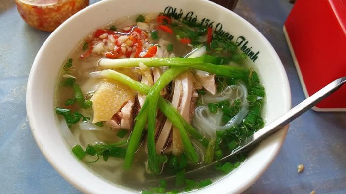 Phở Gà 156 Quán Thánh - Tô phở vàng ươm hấp dẫn