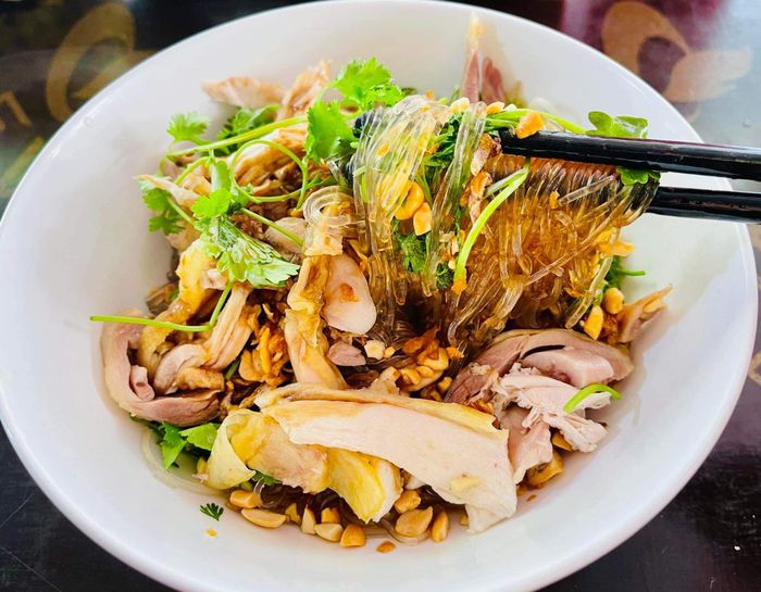 Phở Gà Tuấn - Nghệ thuật trình bày tinh tế