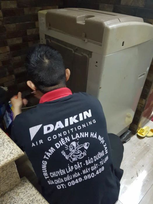Hình ảnh đội ngũ kỹ thuật viên tận tâm của Điện Lạnh Hà Nội 24h