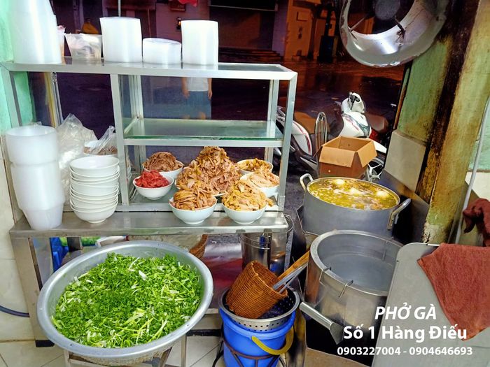 Phở Gà Hàng Điếu - Không gian ấm cúng giữa phố cổ