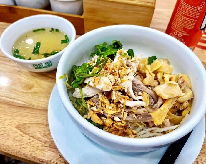 Phở Gà Duy Tân - Tô phở vàng ươm hấp dẫn