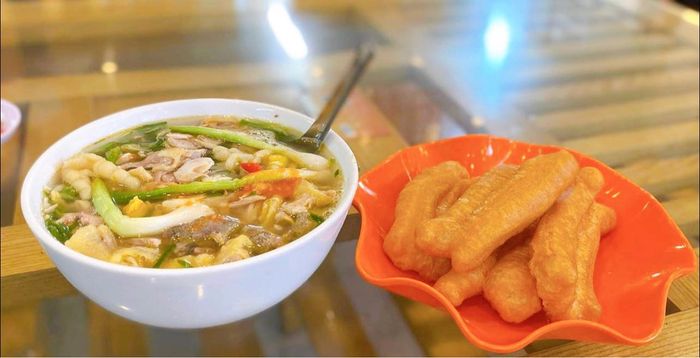Phở Gà Thao - Không gian ẩm thực sôi động