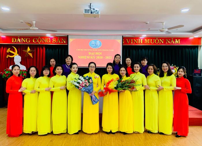 Hình ảnh không gian học tập tràn ngập tiếng cười tại Trường Mầm non Tháng Tám