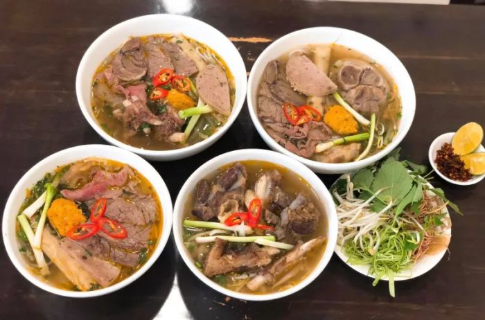 Hình ảnh tô bún bò Huế Ngân Hà thơm ngon chuẩn vị