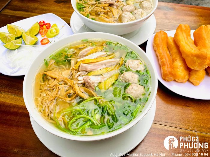 Phở Gà Phương - Tô phở vàng ươm hấp dẫn