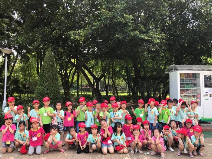 Hình ảnh đầu tiên về Trường Mầm non Hoa Sen - Không gian xanh mát cùng cơ sở vật chất hiện đại, nơi trẻ thỏa sức học tập và vui chơi.