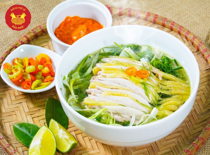 Phở Gà Phố Cổ Bảo Phúc - Tô phở vàng ươm hấp dẫn