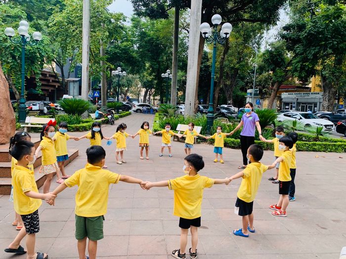 Hình ảnh hoạt động vui chơi sáng tạo của bé tại Trường Mẫu Giáo Măng Non