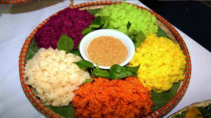 Xôi ngũ sắc rực rỡ - Sắc màu văn hóa Mường