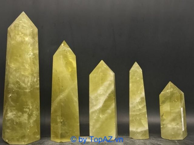 Trụ đá Thạch Anh chất lượng cao phải được chế tác từ đá Thạch Anh nguyên khối tự nhiên 100%, đảm bảo nguồn năng lượng mạnh mẽ và thuần khiết.
