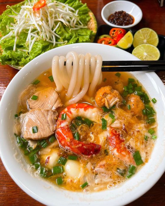 Bánh canh Minh Châu – Tô bánh canh đầy đặn với hương vị khó quên
