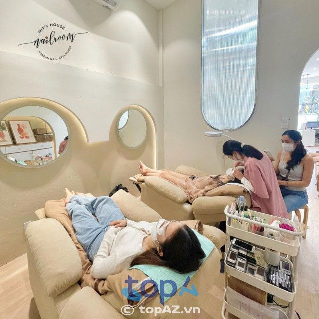Nail Room - Mit's House - Nghệ thuật nối mi tinh tế