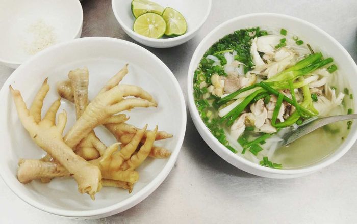 Phở Lâm Nam Ngư - Không gian ấm cúng đậm chất Hà Nội xưa