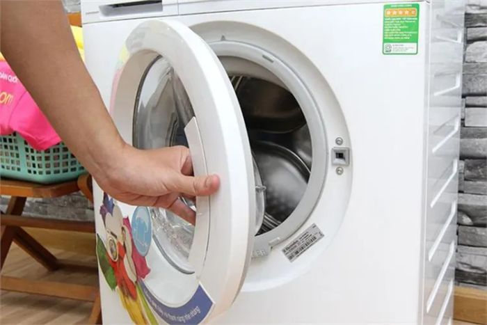 Hình ảnh đội ngũ kỹ thuật viên chuyên nghiệp tại Điện Lạnh Thăng Long