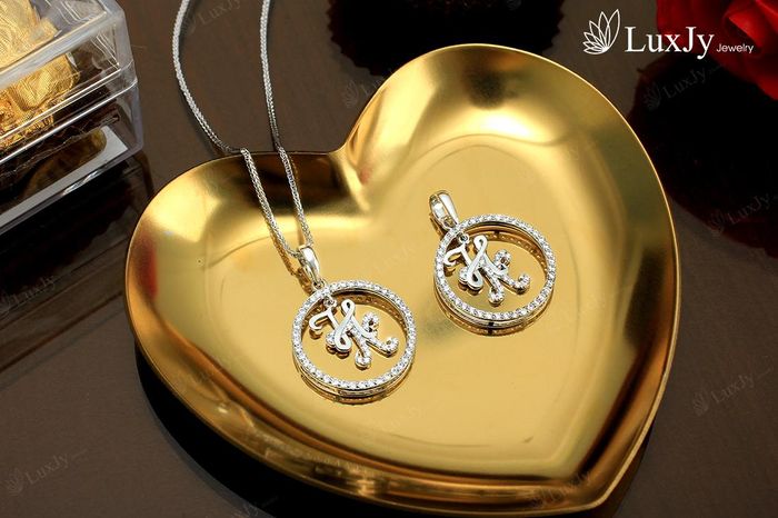 Không gian trưng bày ấn tượng tại LuxJy Jewelry