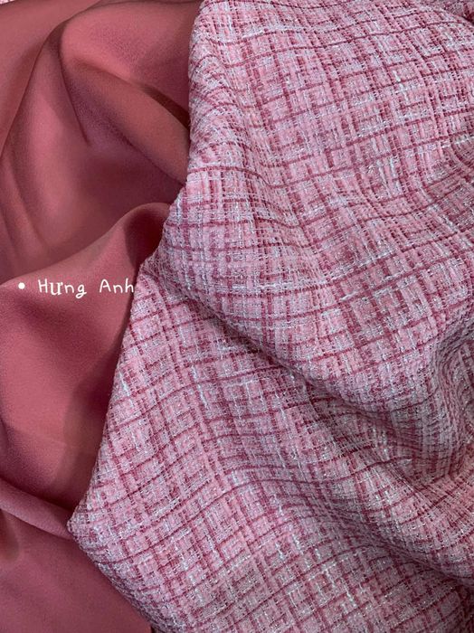 Không gian trưng bày đa sắc màu tại Vải Thời Trang Hưng Anh