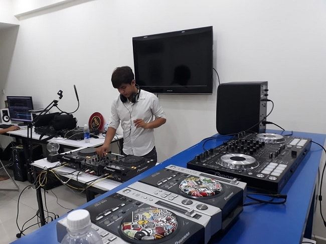 Học viện DJ Hot lọt top 5 trung tâm đào tạo DJ chuyên nghiệp nhất TP.HCM