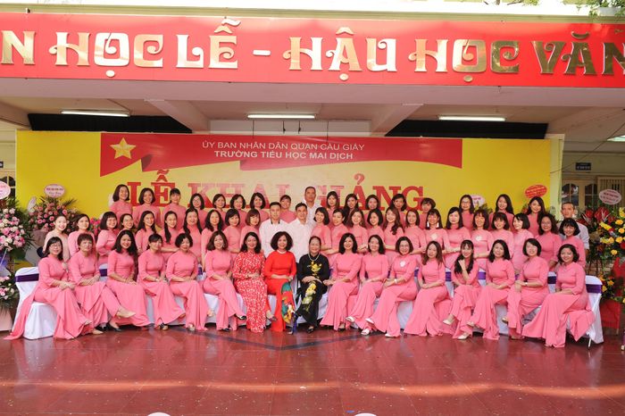 Không gian xanh mát cùng cơ sở vật chất hiện đại tại Trường Tiểu học Mai Dịch
