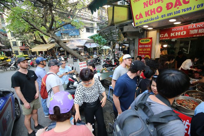 Không gian ấm cúng và những mẻ cá kho thơm lừng tại quán