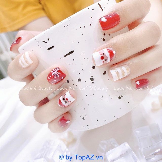 Tiệm làm nail tại Tân Bình với đội ngũ nhân viên chuyên nghiệp và tận tình, mang đến trải nghiệm dịch vụ chất lượng cao.