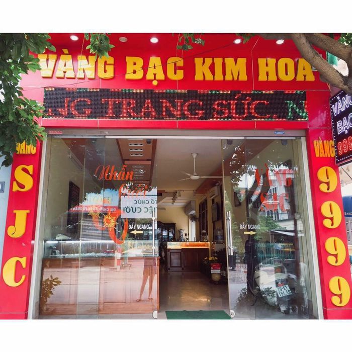 Hình ảnh ấn tượng về không gian Kim Hoa Jewelry