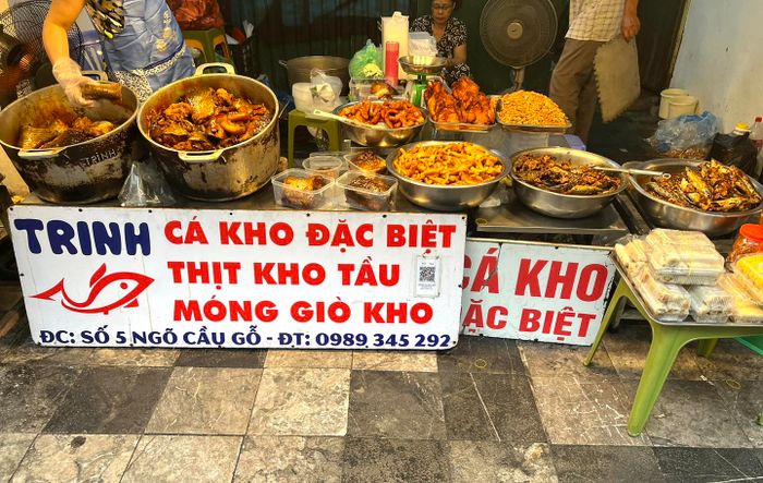 Góc nhìn cận cảnh những niêu cá kho thơm lừng tại TRINH