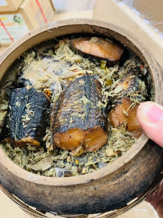 Góc nhìn cận cảnh những khúc cá kho thơm ngon tại Trần Luận