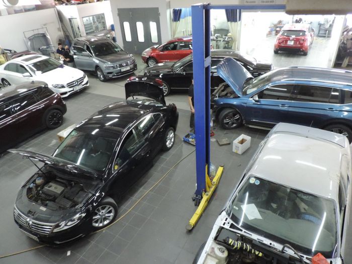 Hình ảnh không gian làm việc chuyên nghiệp tại gara Sửa xe Châu Âu - VW Long Biên Service