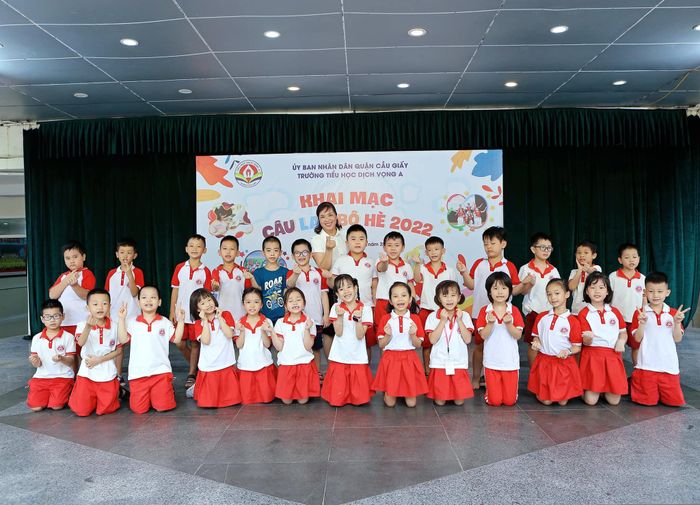 Hoạt động ngoại khóa sôi nổi của học sinh Trường Tiểu học Dịch Vọng A