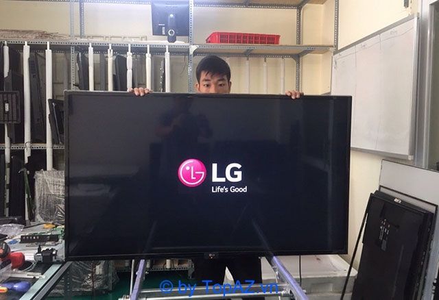 Dịch vụ sửa tivi tại nhà tại Hà Nội luôn được đội ngũ chuyên nghiệp của chúng tôi thực hiện với chất lượng đảm bảo, mang lại sự hài lòng tuyệt đối cho khách hàng.