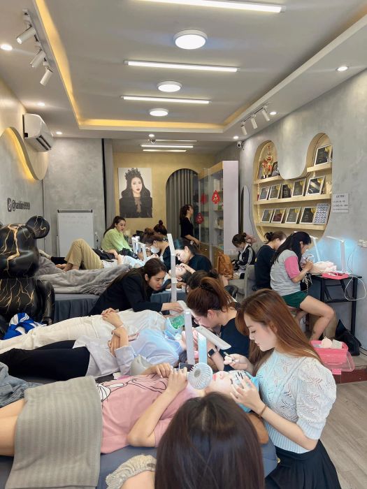 Không gian học tập chuyên nghiệp tại Hạnh Linh Eyelash